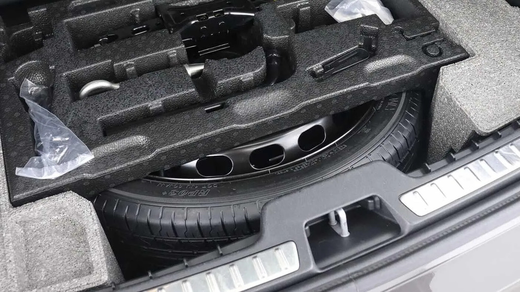 Volvo XC90 Plus Black #37