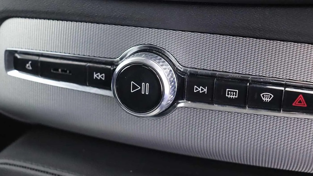 Volvo XC90 Plus Black #30