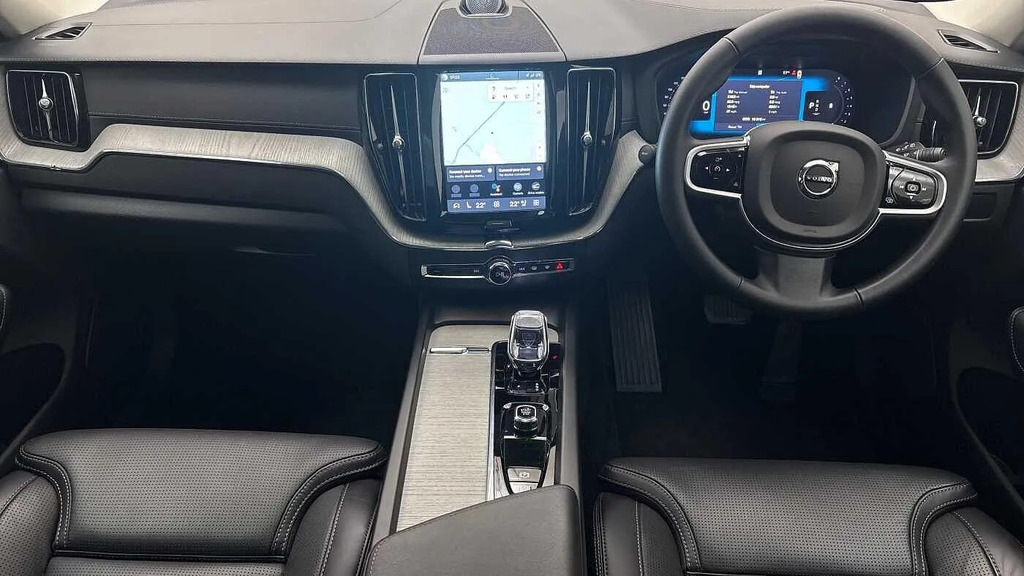 Volvo XC60 Plus Black #8