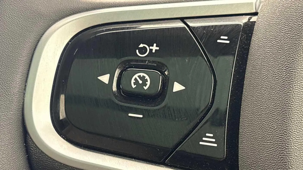 Volvo XC90 Plus Black #31