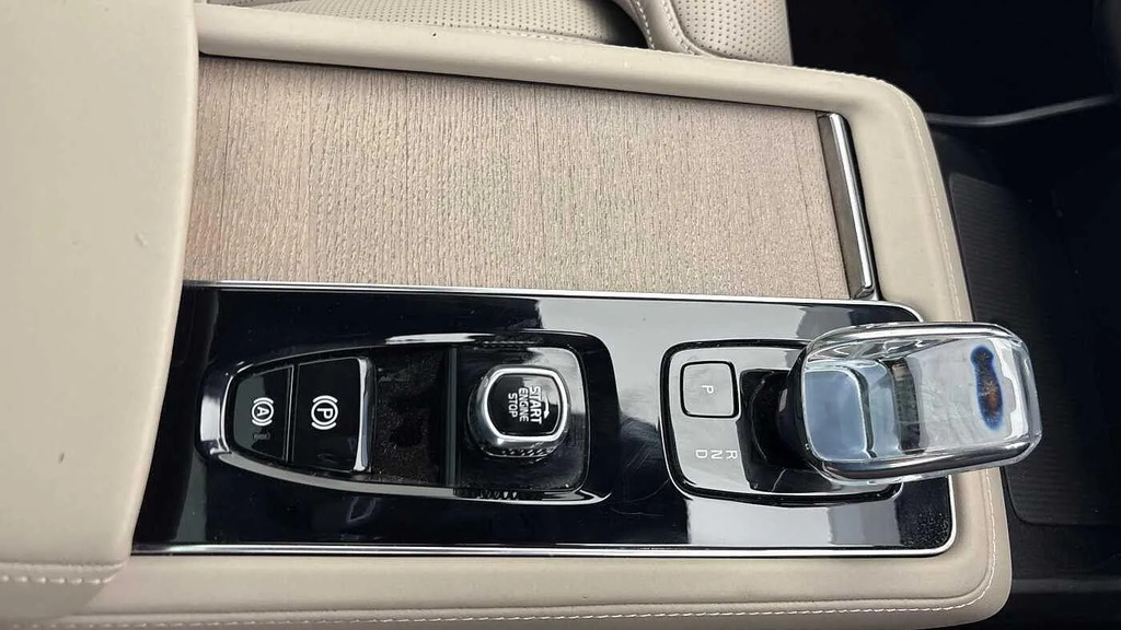 Volvo XC90 Plus Black #32