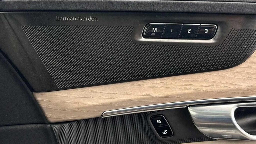 Volvo XC90 Plus Black #27