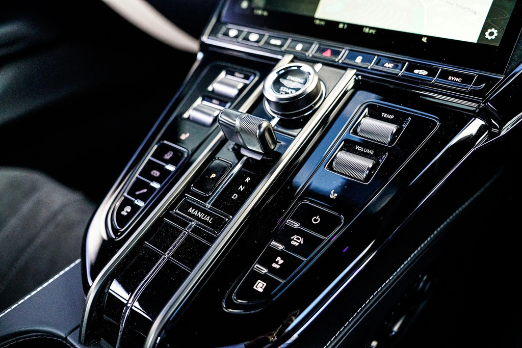 Aston Martin Vantage V8 2dr Auto Silver #14