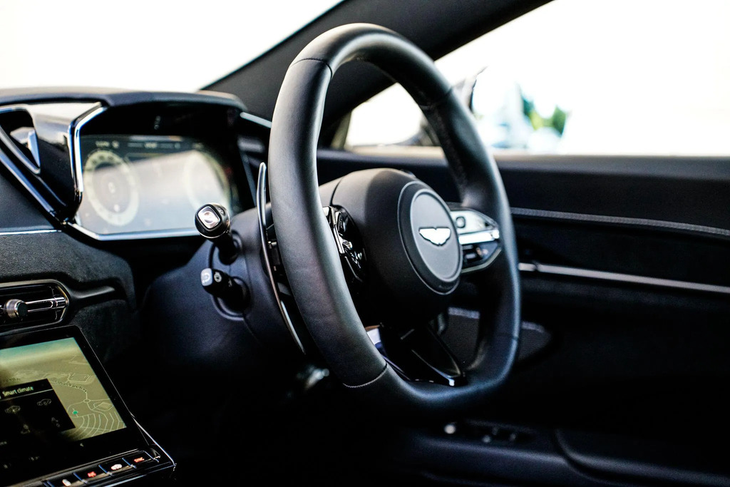 Aston Martin Vantage V8 2dr Auto Silver #11
