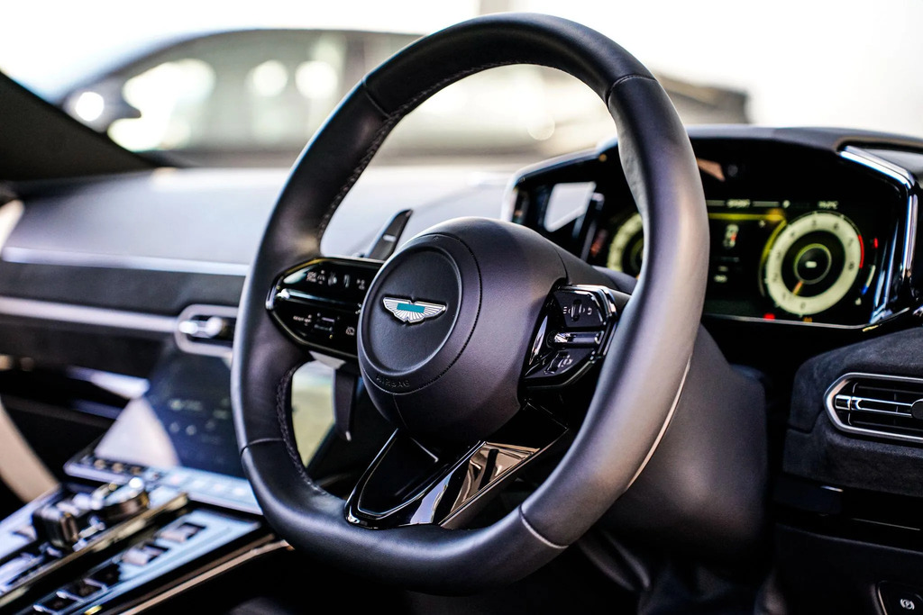 Aston Martin Vantage V8 2dr Auto Silver #32