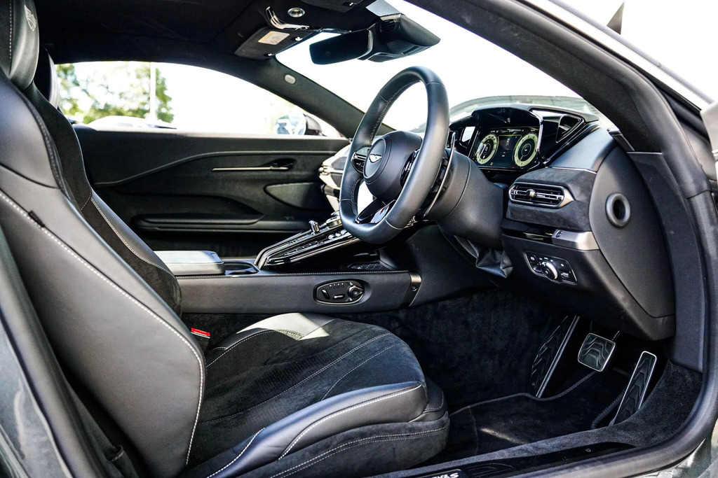 Aston Martin Vantage V8 2dr Auto Silver #15
