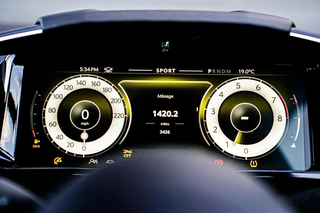 Aston Martin Vantage V8 2dr Auto Silver #13