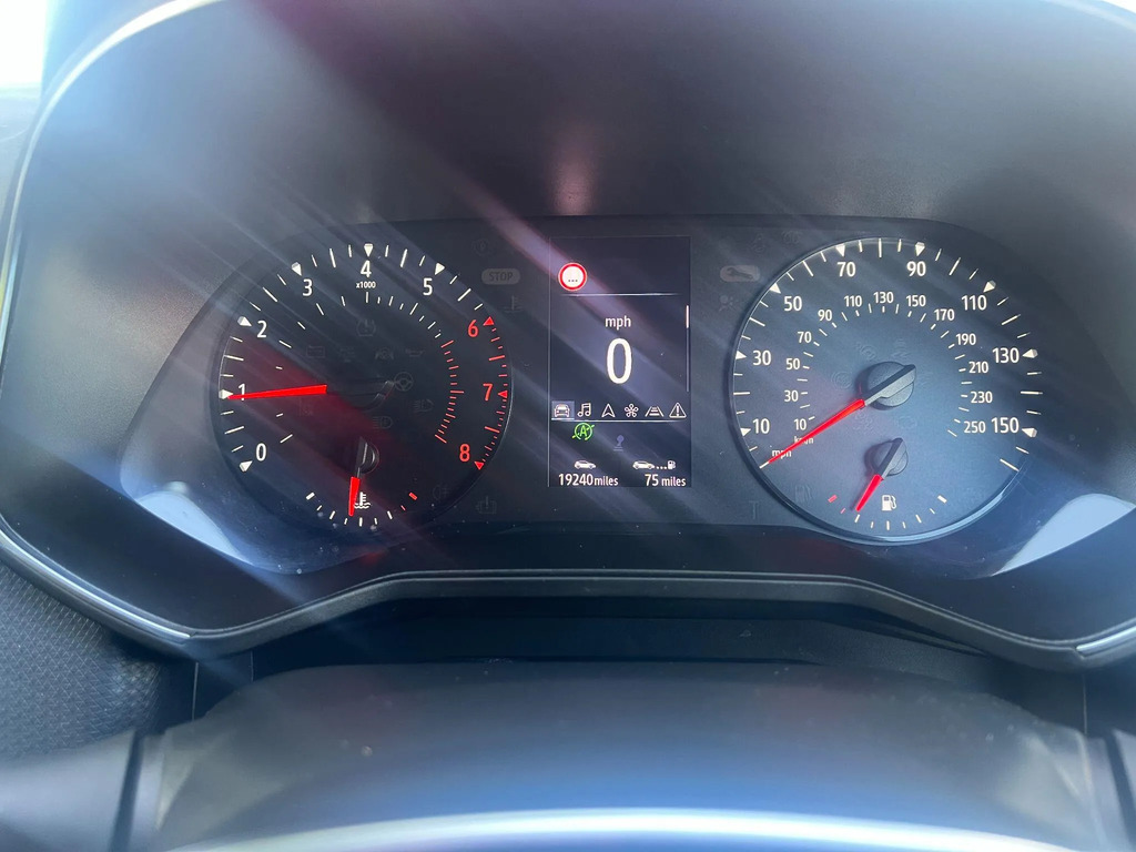 Renault Clio Clio Iconic Tce White #31