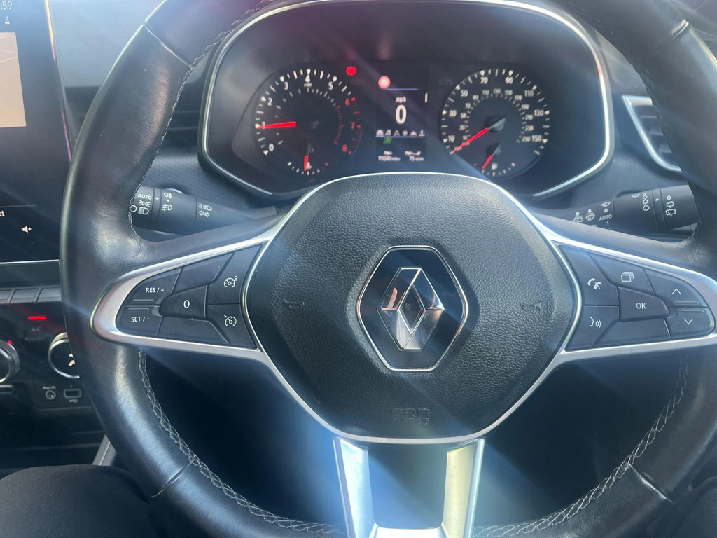 Renault Clio Clio Iconic Tce White #33