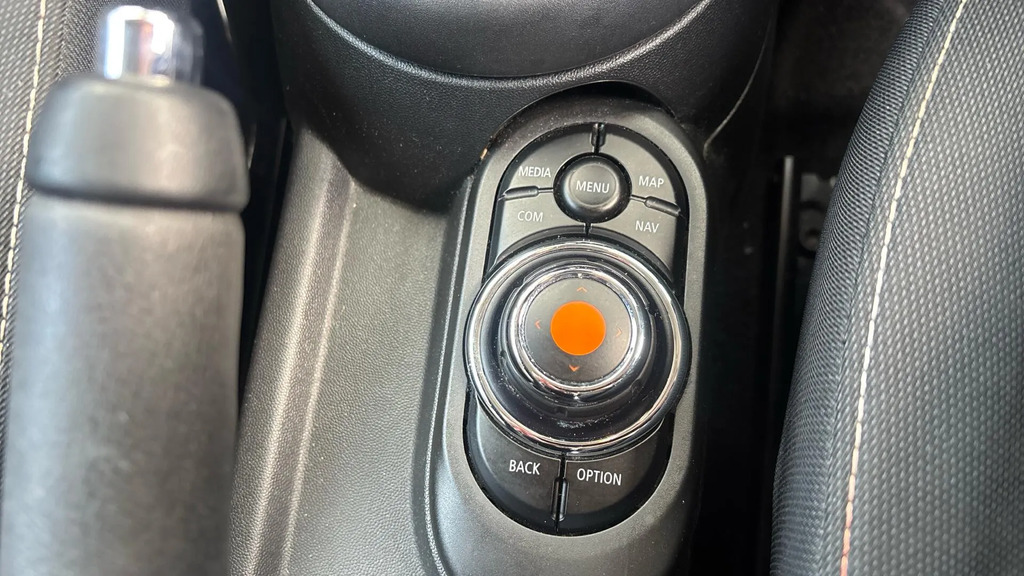 Mini Hatch 1.5 Cooper Classic Hatchback Steptronic Orange #25