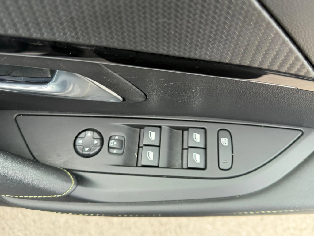 Peugeot 208 Puretech Active Premium Yellow #17