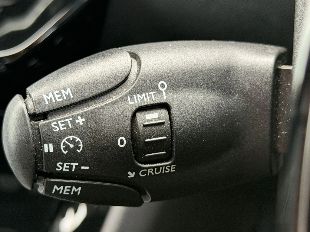 Peugeot 208 Puretech Active Premium Yellow #28