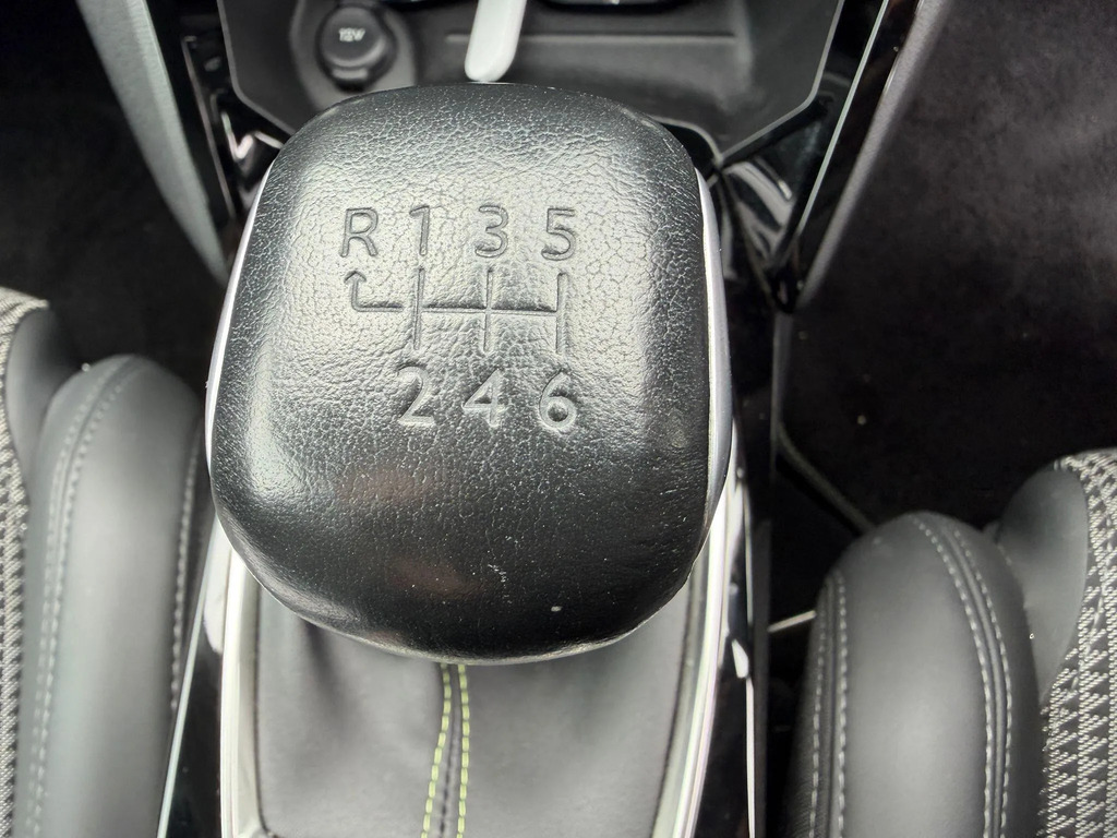 Peugeot 208 Puretech Active Premium Yellow #21