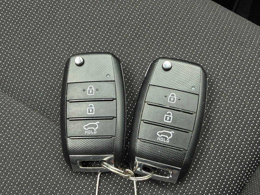 Kia RIO 2 1.25 83Bhp White #30