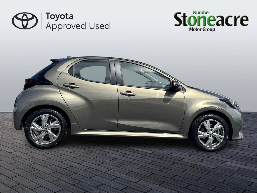 Toyota Yaris 1.5 Hybrid Icon Cvt  #2