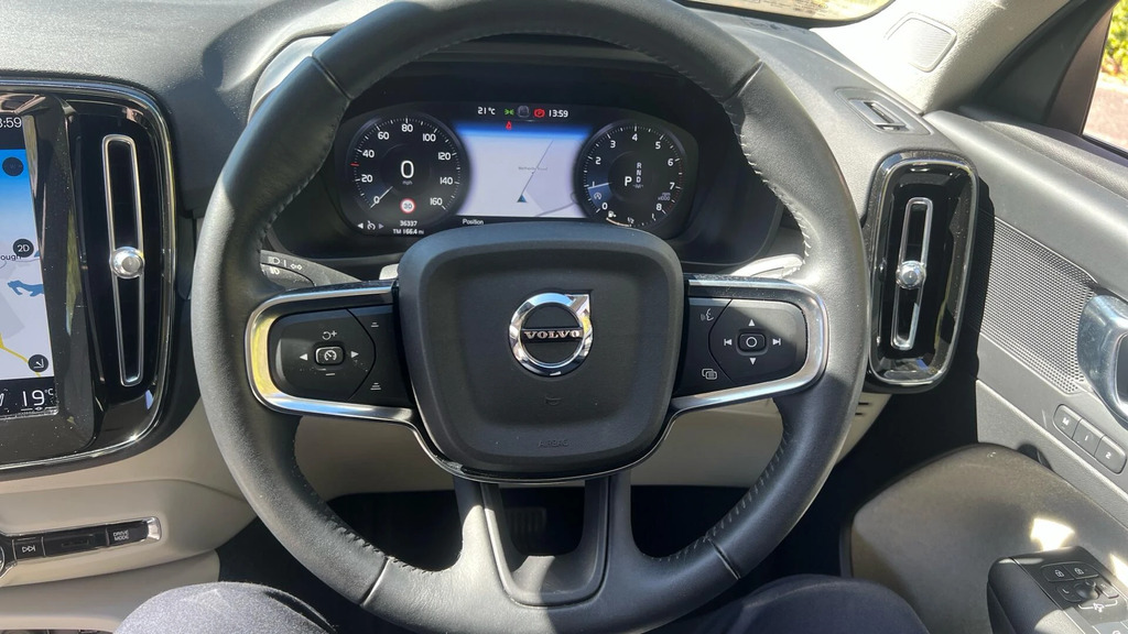 Volvo XC40 R-design Black #10