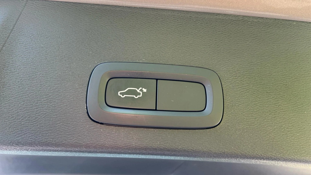 Volvo XC40 R-design Black #30