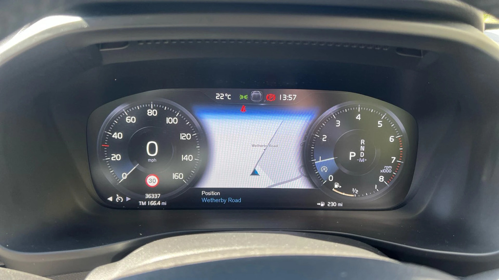 Volvo XC40 R-design Black #11