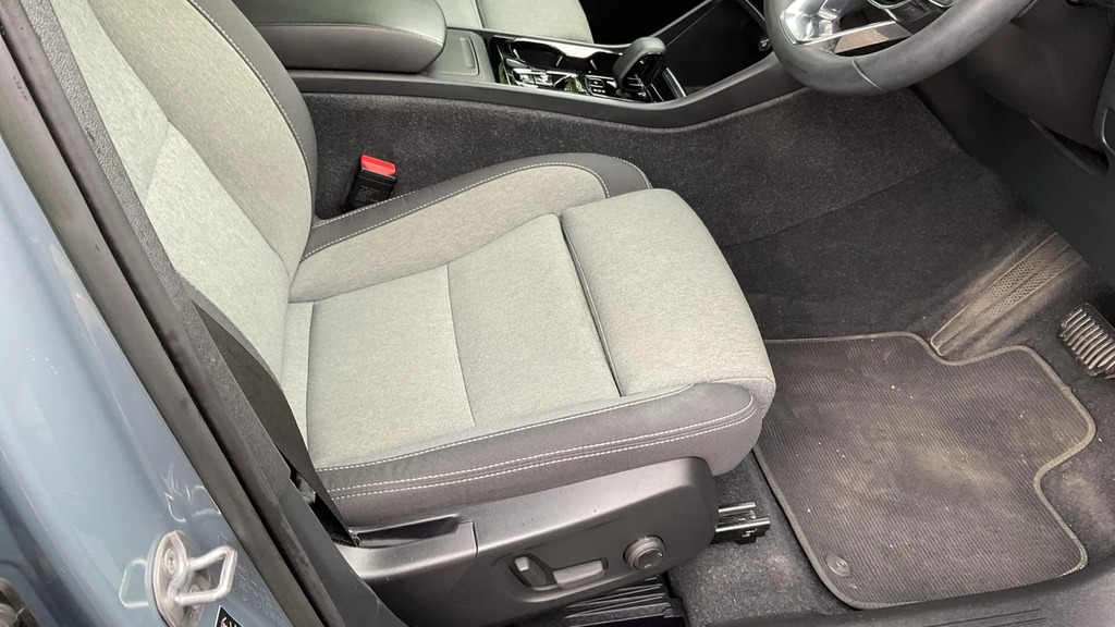 Volvo XC40 R-design Grey #28