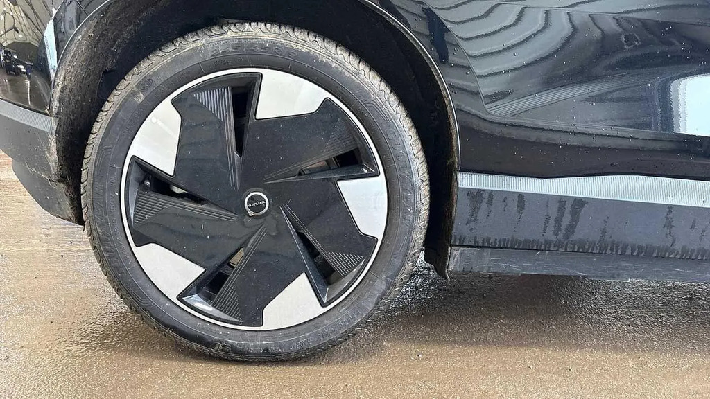 Volvo EX30 Plus Black #19