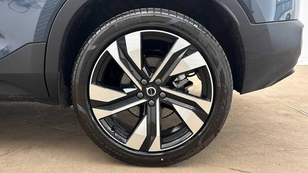 Volvo XC40 B4 P Black Edition Plus Black #14