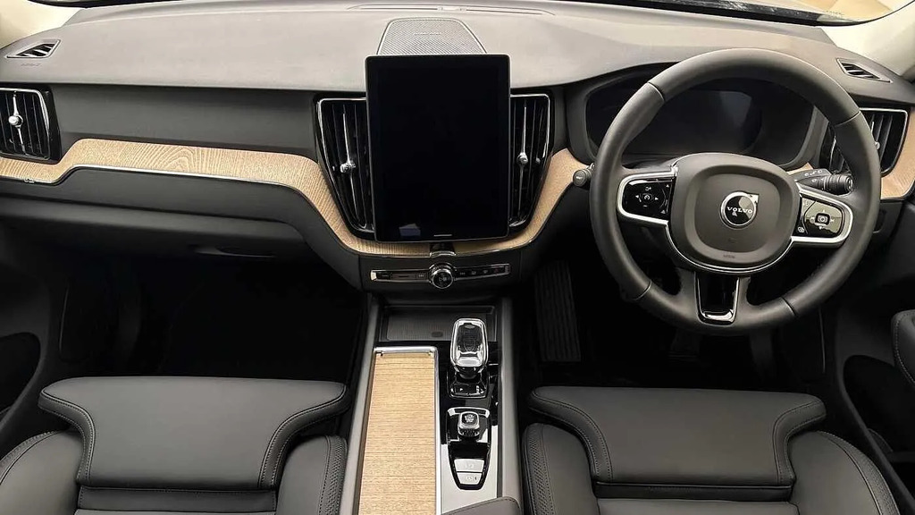 Volvo XC60 Plus Black Edition Black #10