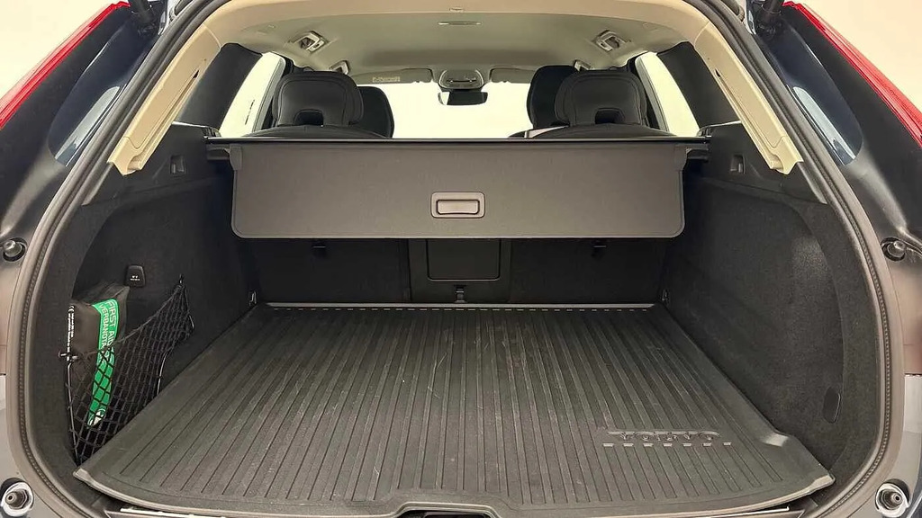 Volvo XC60 Plus Black Edition Black #13