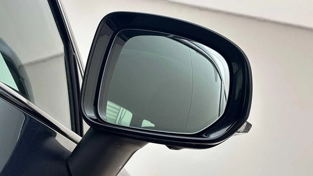 Volvo XC60 Plus Black Edition Black #20
