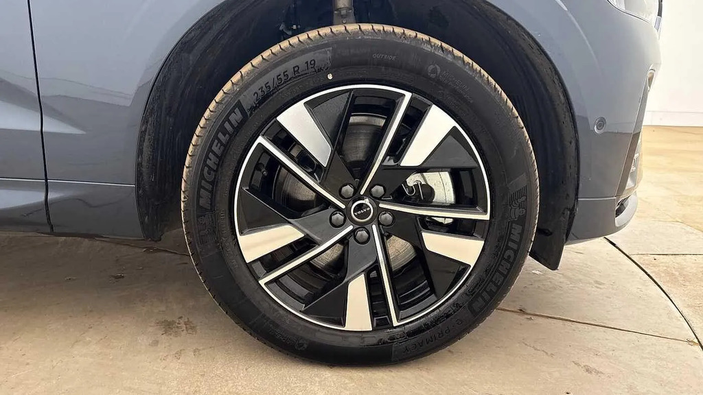 Volvo XC60 Plus Black Edition Black #15