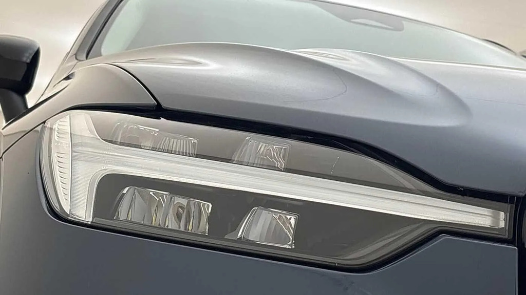 Volvo XC60 Plus Black Edition Black #21