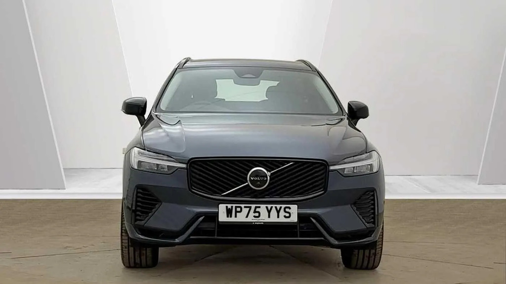Volvo XC60 Plus Black Edition Black #8