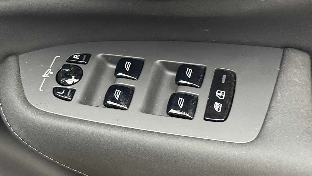 Volvo XC90 B5 P Awd Plus Dark Grey #25