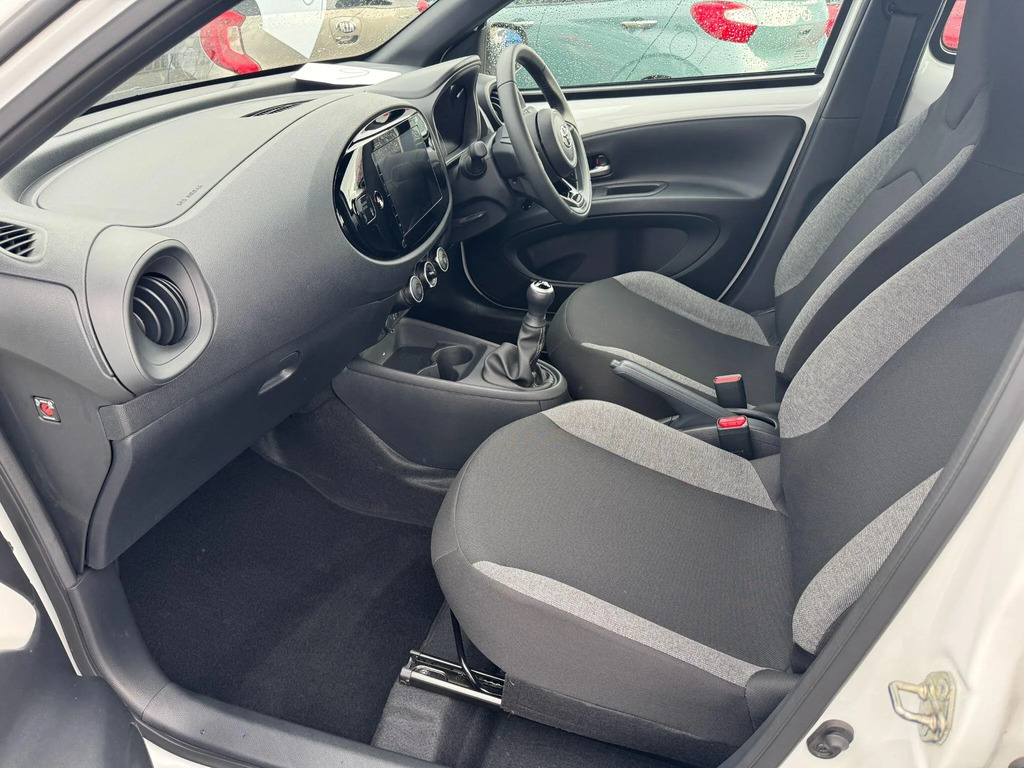 Toyota Aygo X Pure Automatic White #14