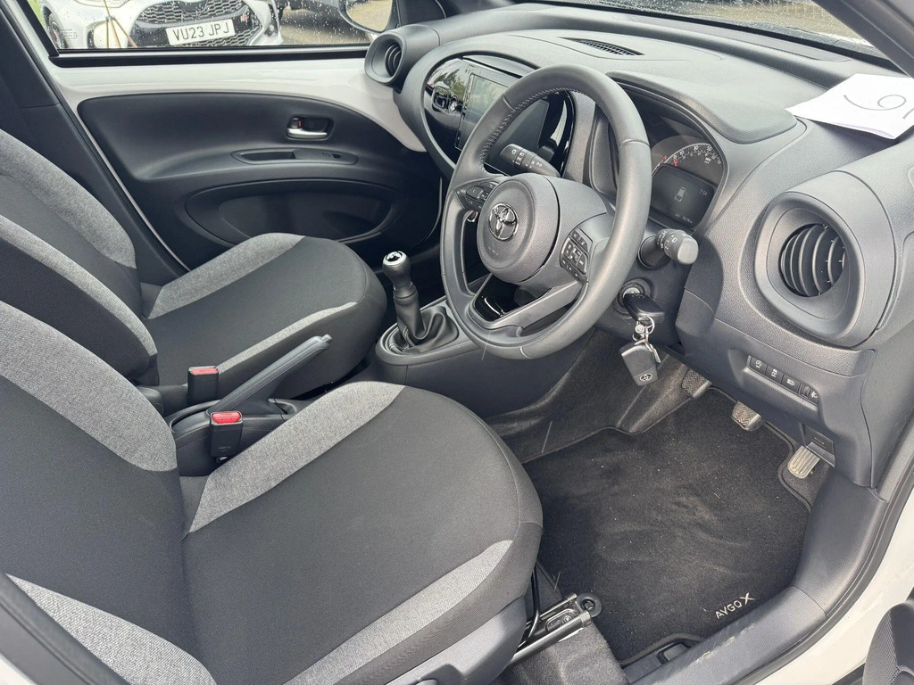 Toyota Aygo X Pure Automatic White #11