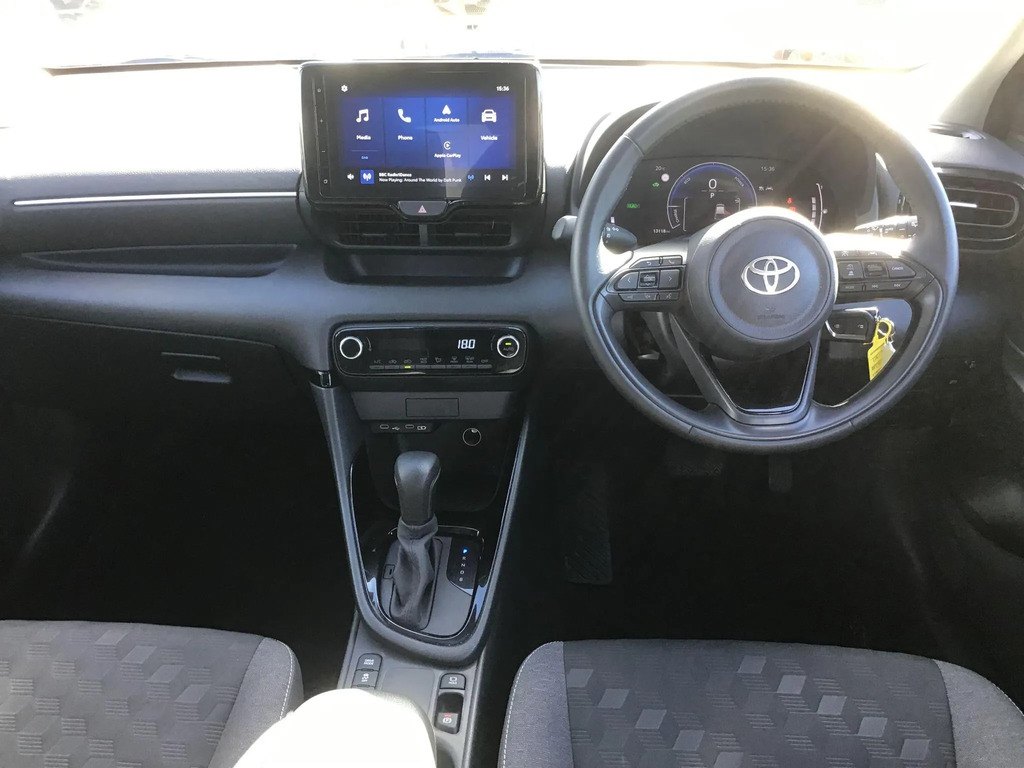 Toyota Yaris 1.5 Hybrid Design ND24XRF #6