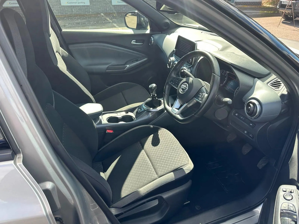 Nissan Juke Acenta White #7