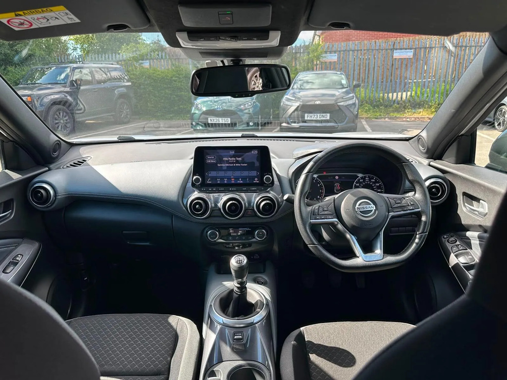 Nissan Juke Acenta White #1
