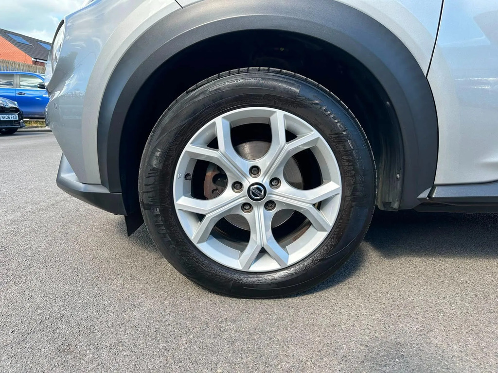 Nissan Juke Acenta White #11
