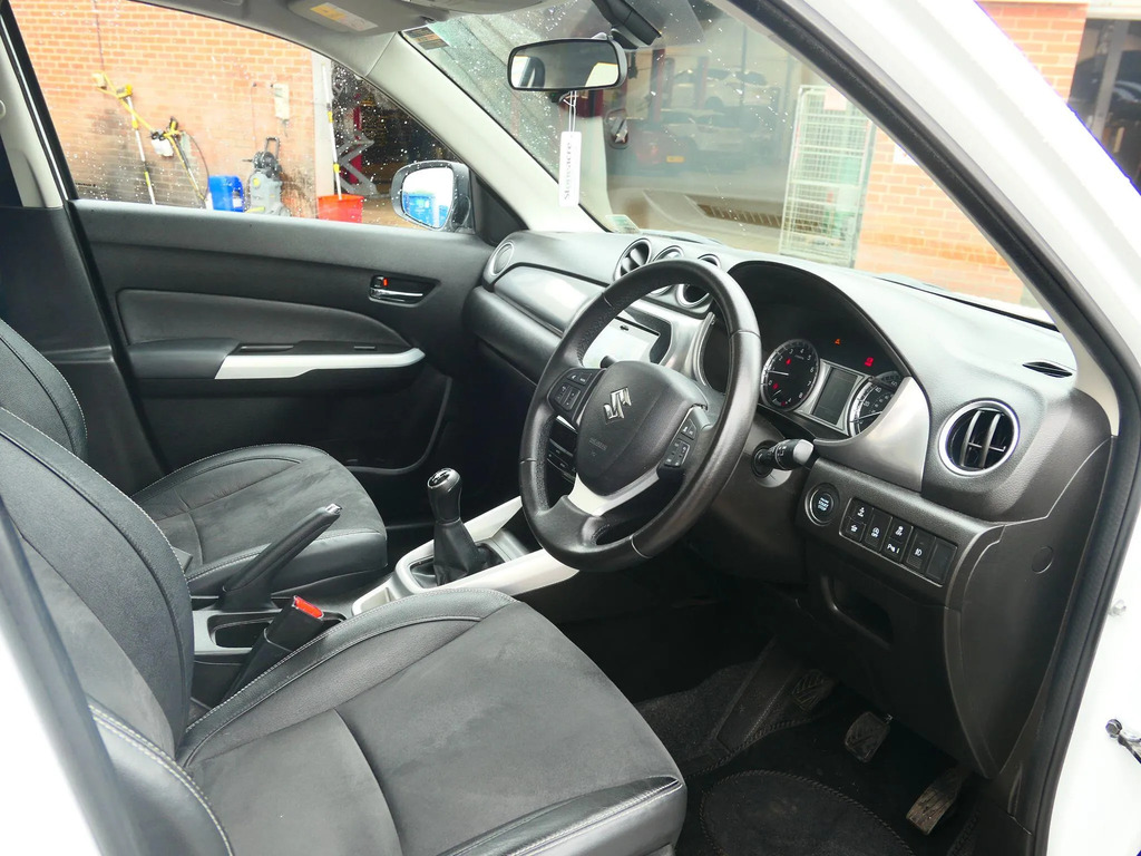 Suzuki Vitara Sz-t Silver #9