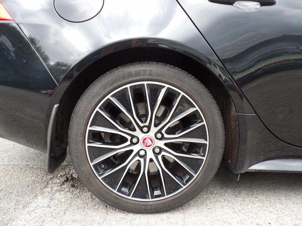 Jaguar XE R-dynamic S Black #9