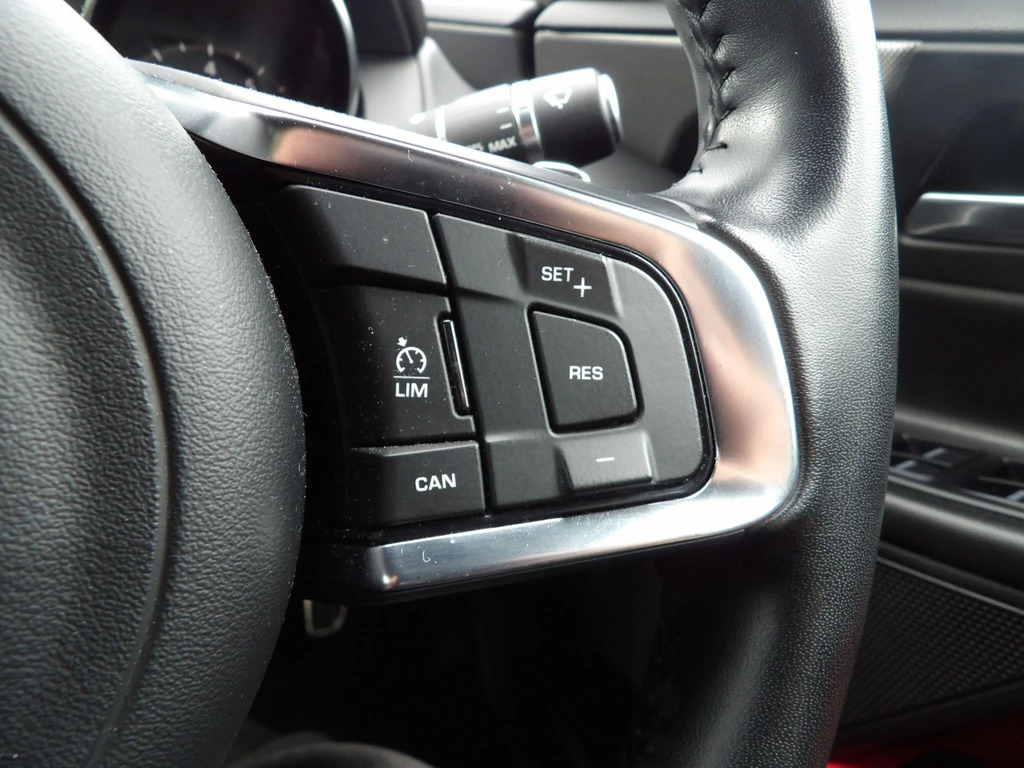 Jaguar XE R-dynamic S Black #22