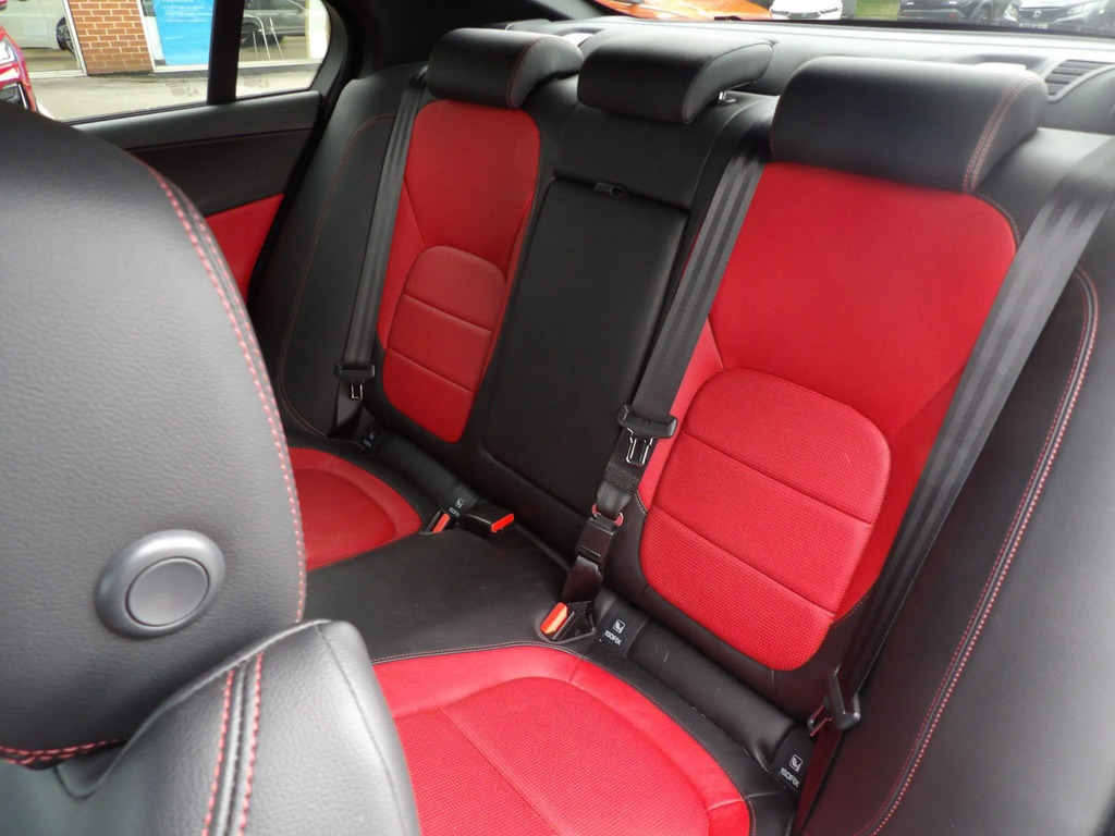 Jaguar XE R-dynamic S Black #13
