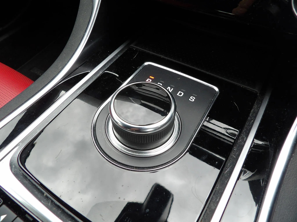 Jaguar XE R-dynamic S Black #24