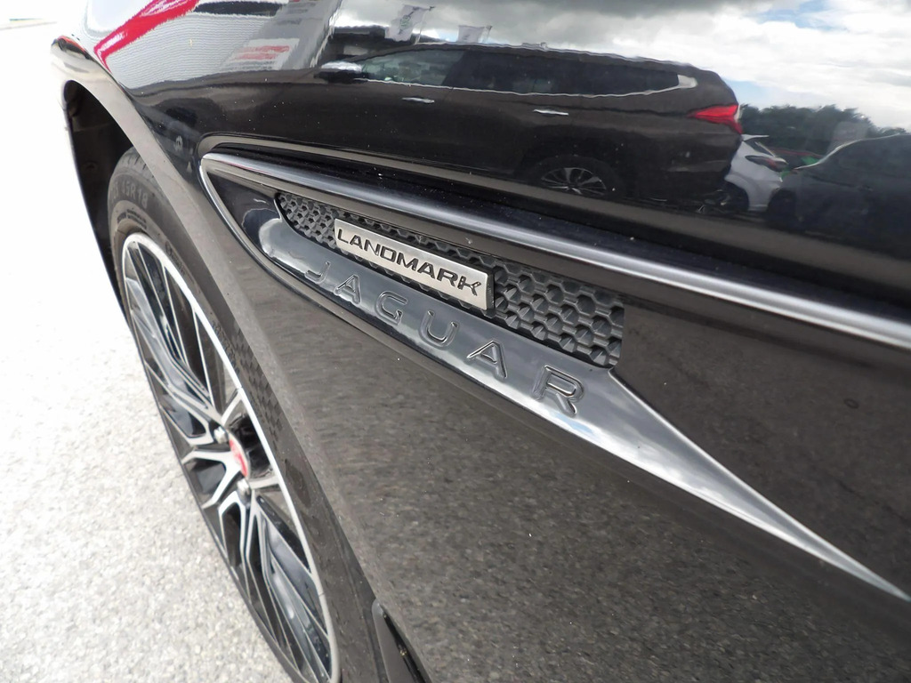 Jaguar XE R-dynamic S Black #16