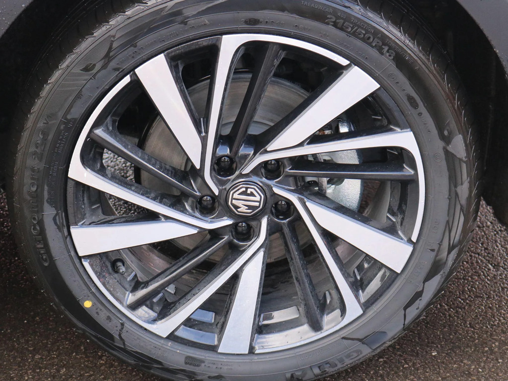 MG ZS Hybrid Trophy Black #9
