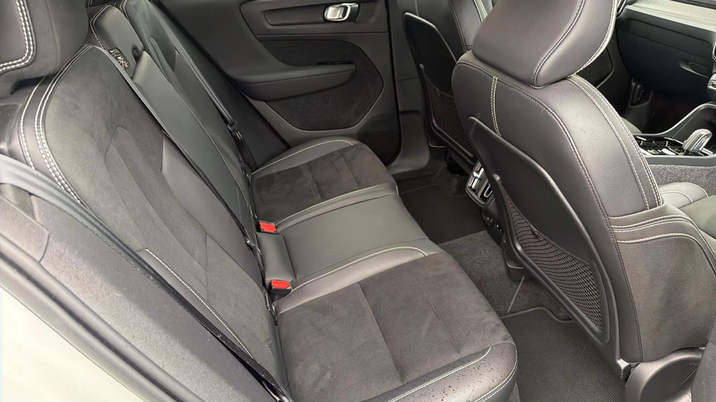 Volvo XC40 R-design Pro T3 163 Hp  #6