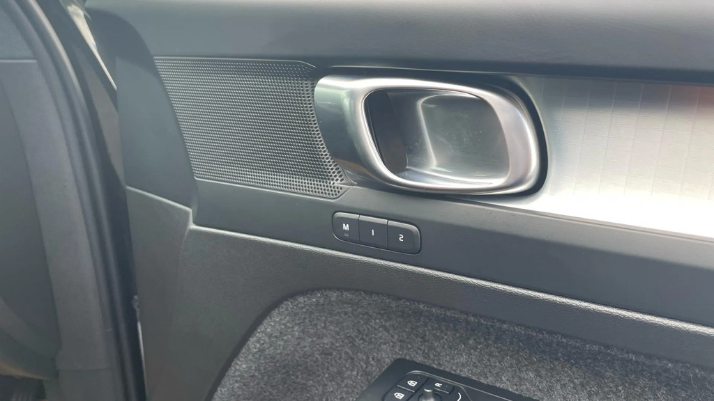 Volvo XC40 2.0 B3p Plus Dark  #16