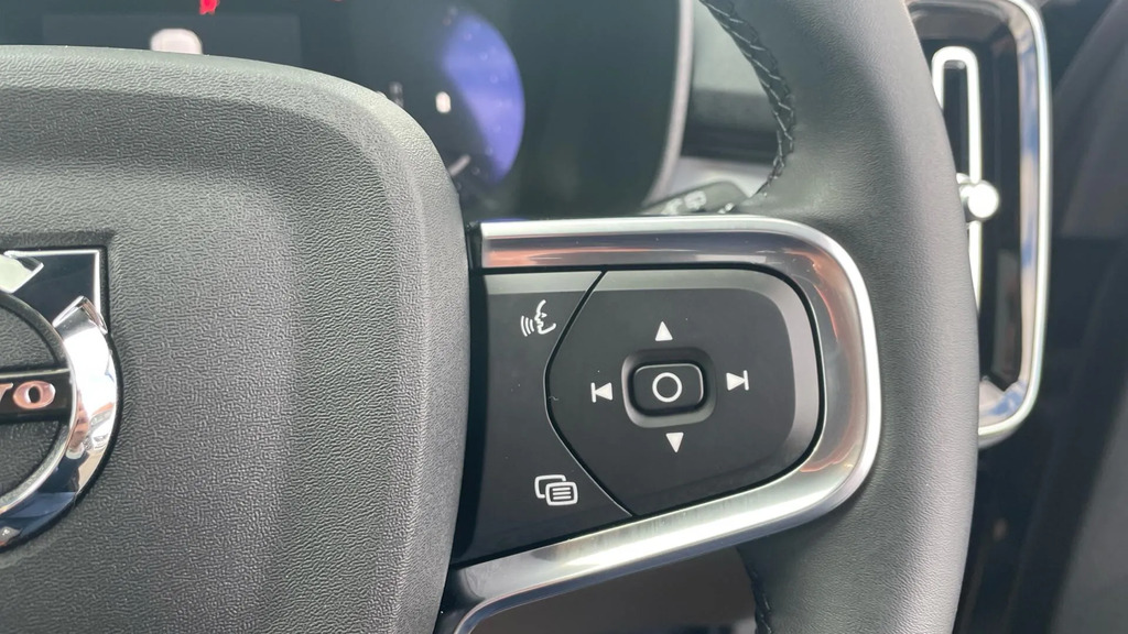 Volvo XC40 2.0 B3p Plus Dark  #22
