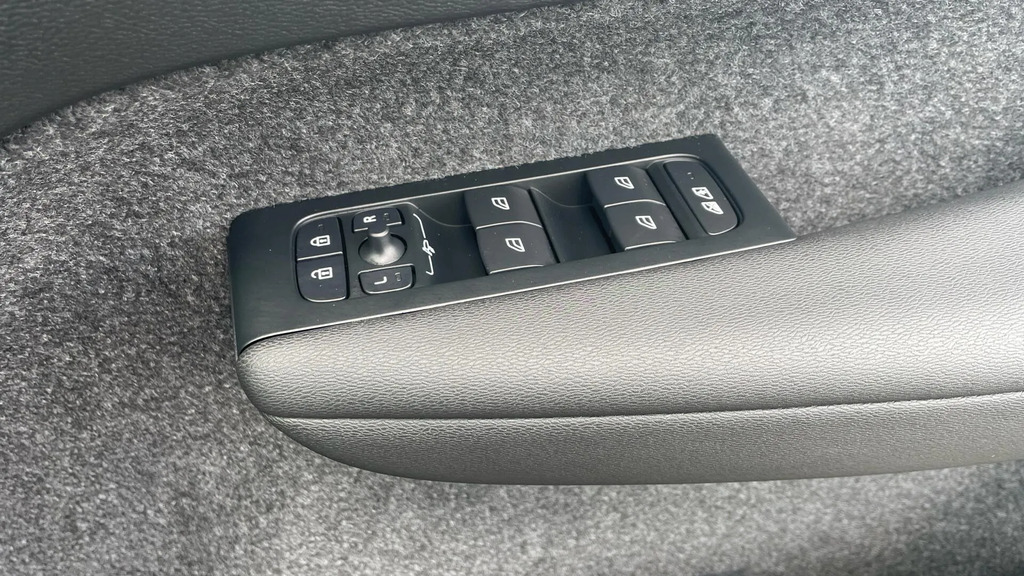 Volvo XC40 2.0 B3p Plus Dark  #24