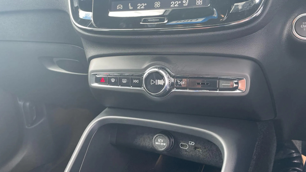 Volvo XC40 2.0 B3p Plus Dark  #25
